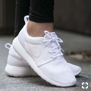 White Nike Rosche